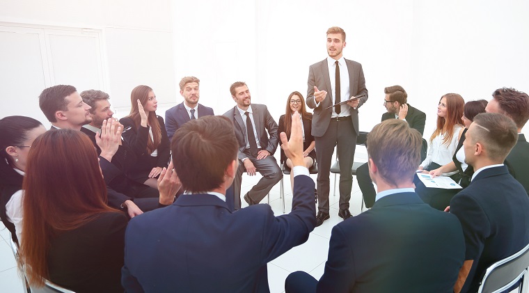 企業(yè)管理培訓(xùn)經(jīng)典20：何把握與人溝通的技巧？